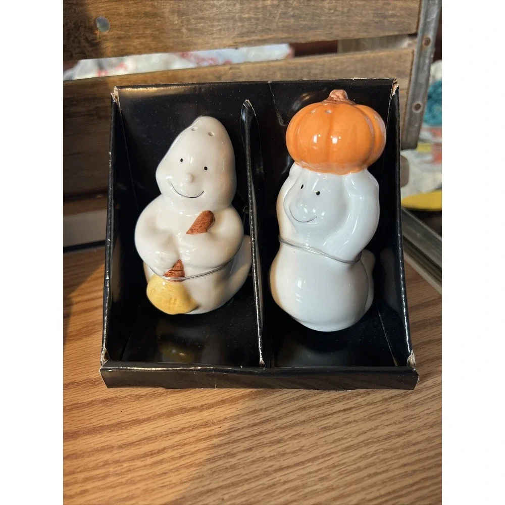 NEW Glossy Ceramic Friendly Ghost Halloween Salt & Pepper Shakers Party Supplies